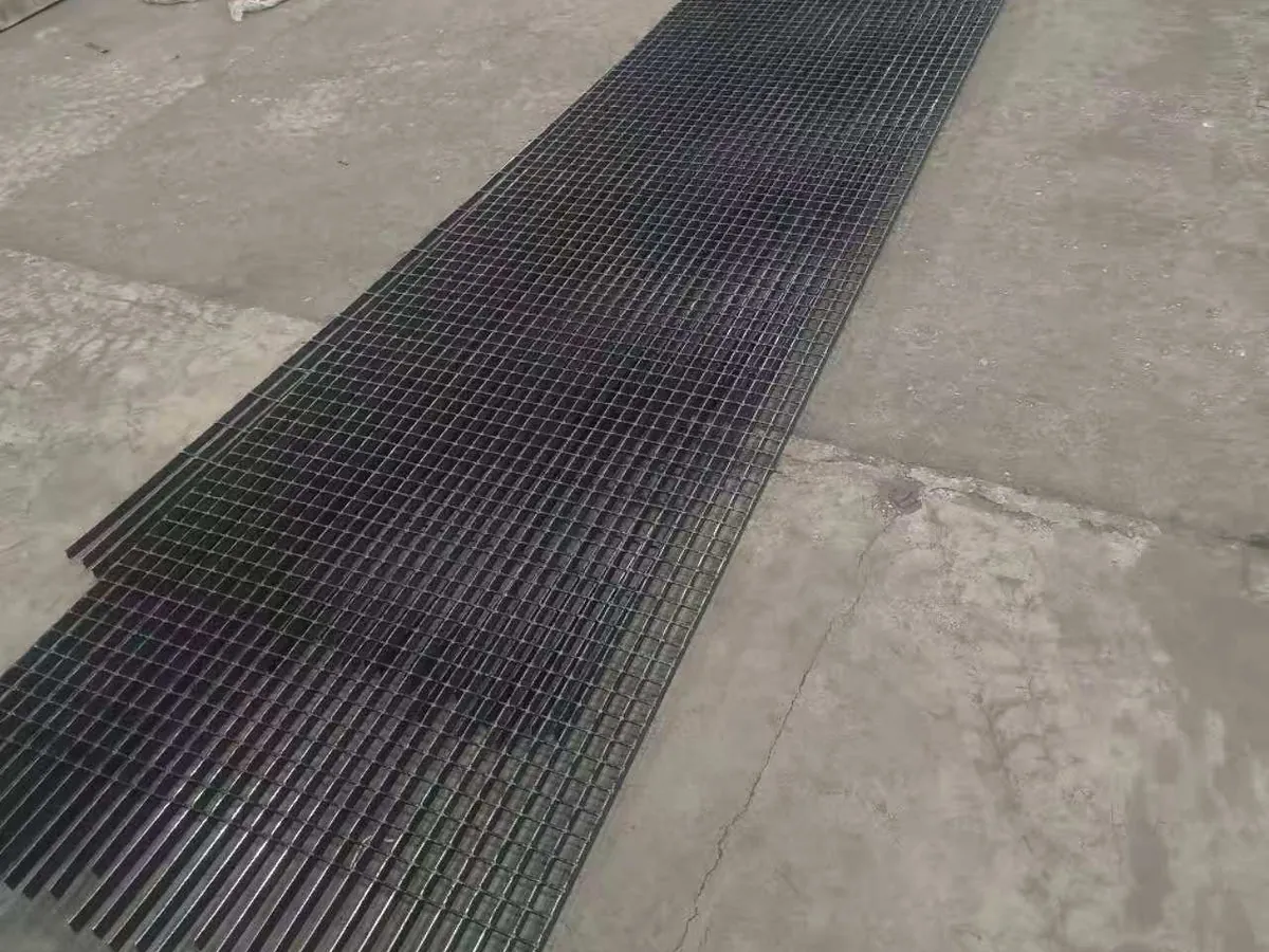 Industrial steel grating panel produced by the GGV line