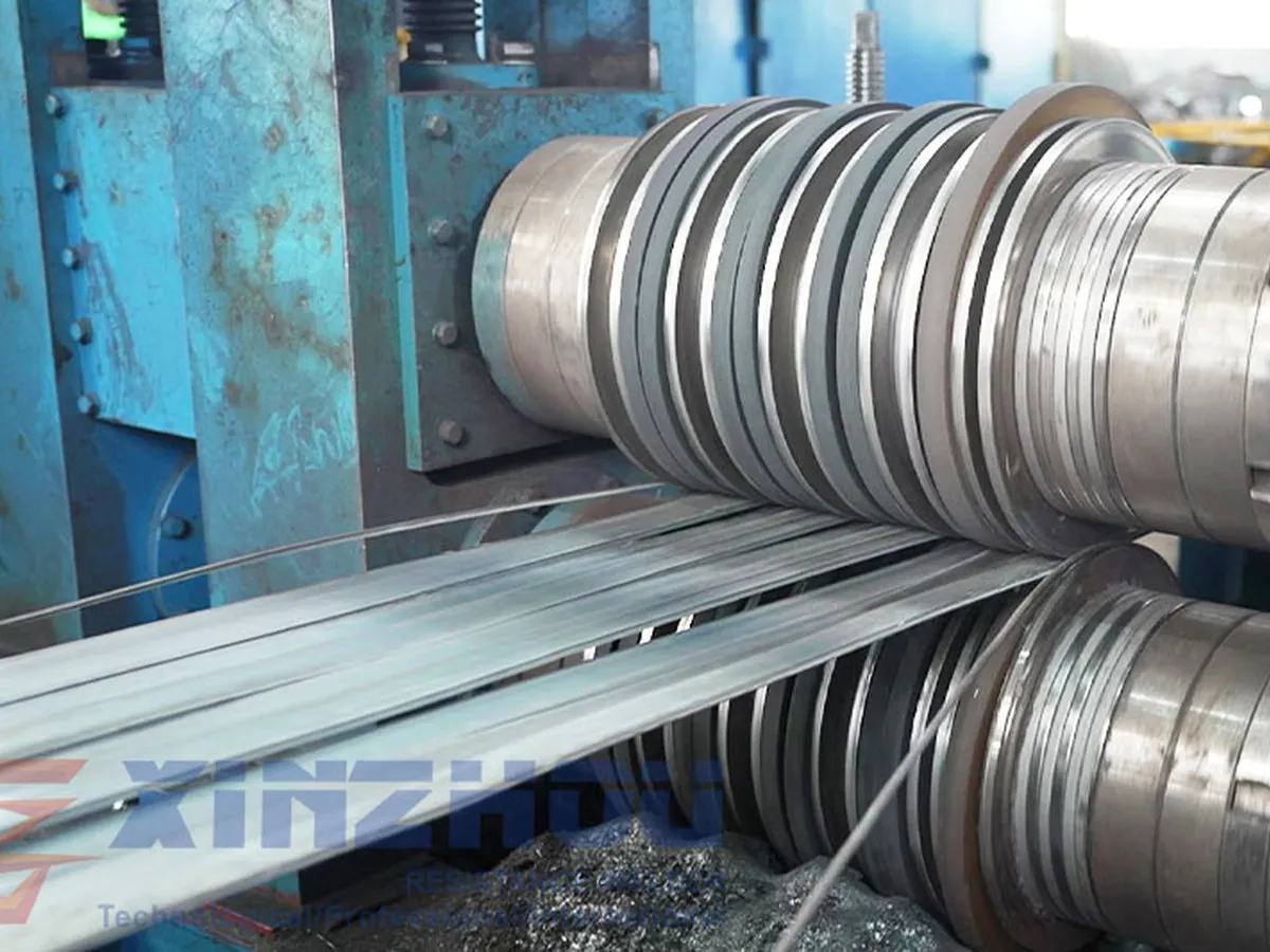 Flat steel slitting machine